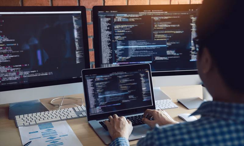数据科学选型:R与Python如何赋能奈曼旗网站建设?